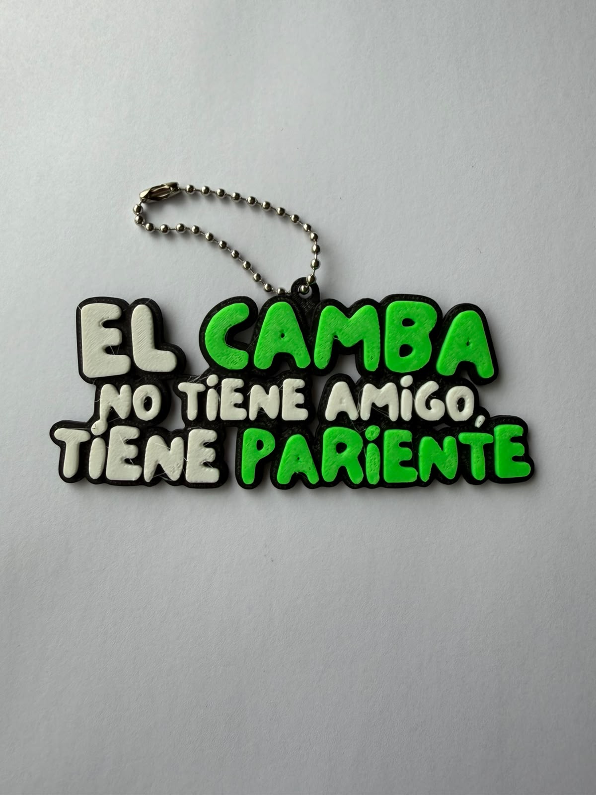 El camba no tiene amigos. Tiene parientes.